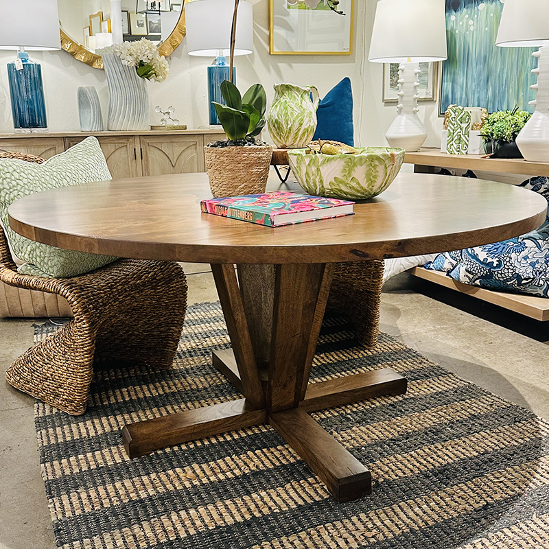 Round dining table with pedestal base Round dining table with pedestal base